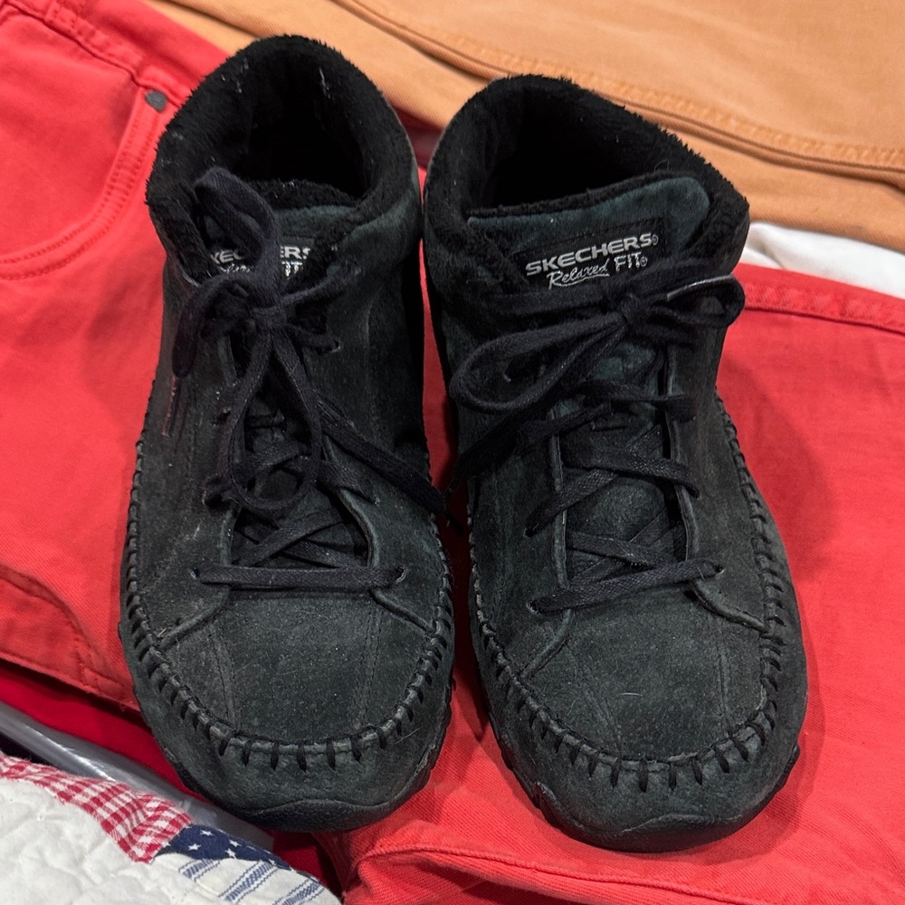 Skechers Men's Black Relaxed Fit Sneakers